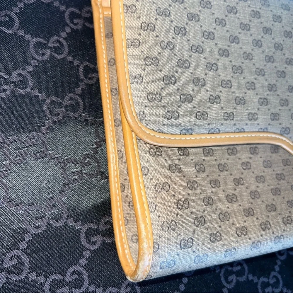 Vintage Gucci Clutch - Picture 2 of 7